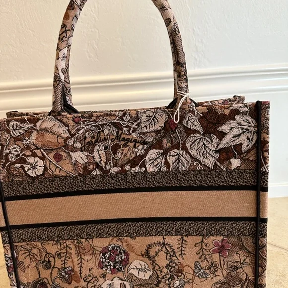 Christian Dior Book Tote Embroidered Canvas Medium Neutral, Print - Picture 2 of 4